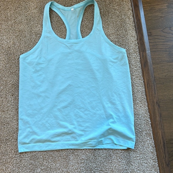 lululemon athletica Tops - Lululemon tank top woman’s size 14 no flwas